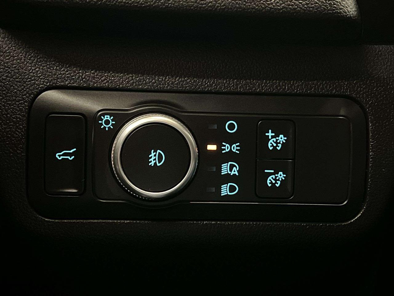 2020 Ford Escape SEL | HTD LEATHER |CARPLAY | REMOTE START | ALLOYS Photo