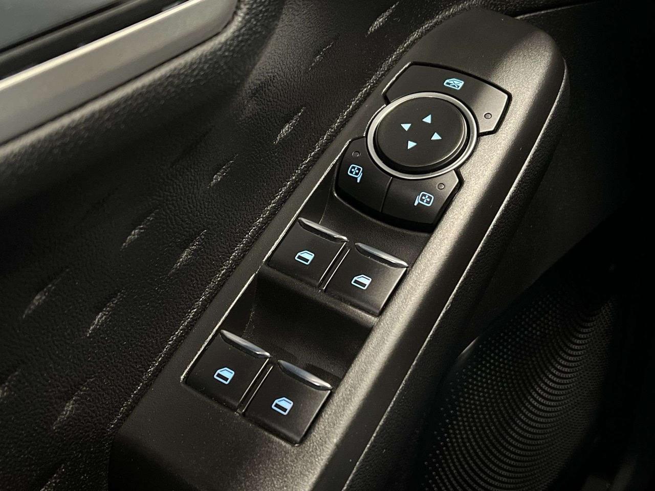 2020 Ford Escape SEL | HTD LEATHER |CARPLAY | REMOTE START | ALLOYS Photo