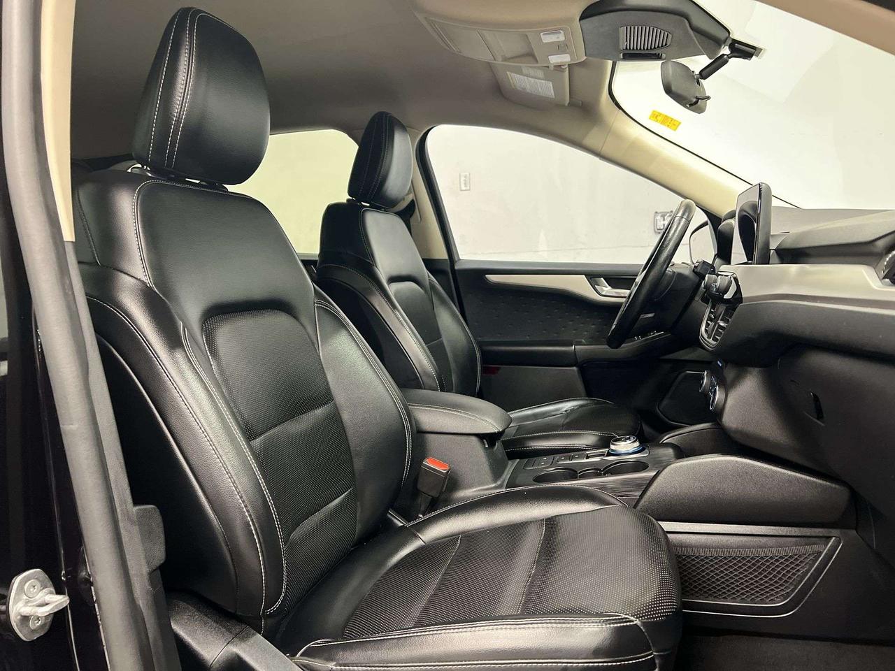 2020 Ford Escape SEL | HTD LEATHER |CARPLAY | REMOTE START | ALLOYS Photo