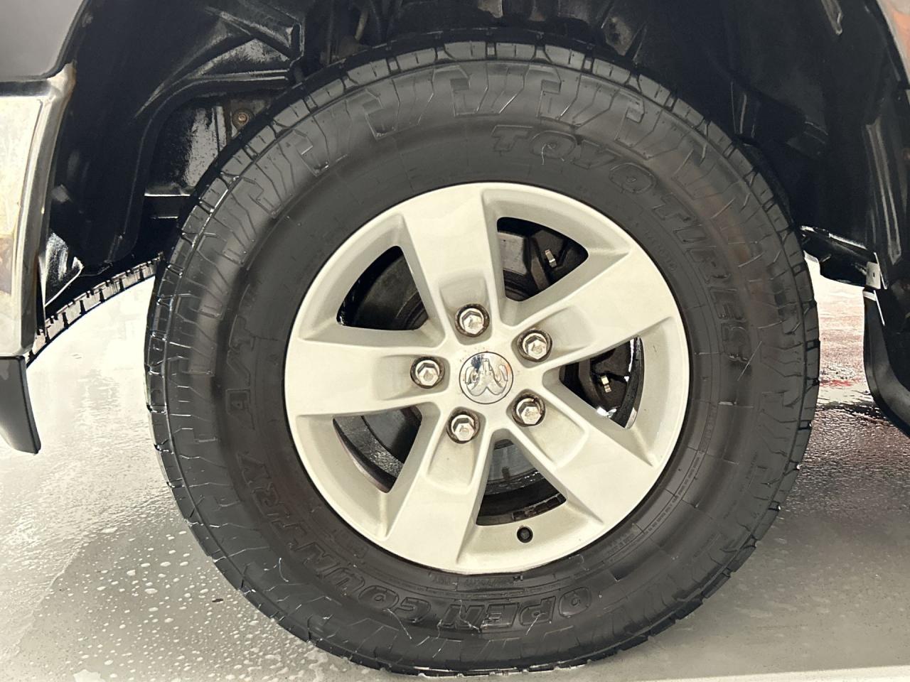 2017 RAM 1500 SXT 4X4 | LOW KMS! | 5.7L V8 | TOW PKG | TONNEAU Photo3