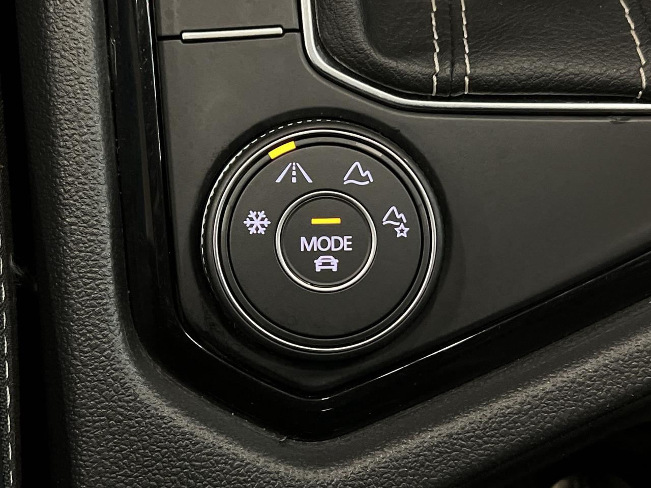 2022 Volkswagen Taos COMFORTLINE AWD | LEATHER | PANO ROOF | CARPLAY Photo