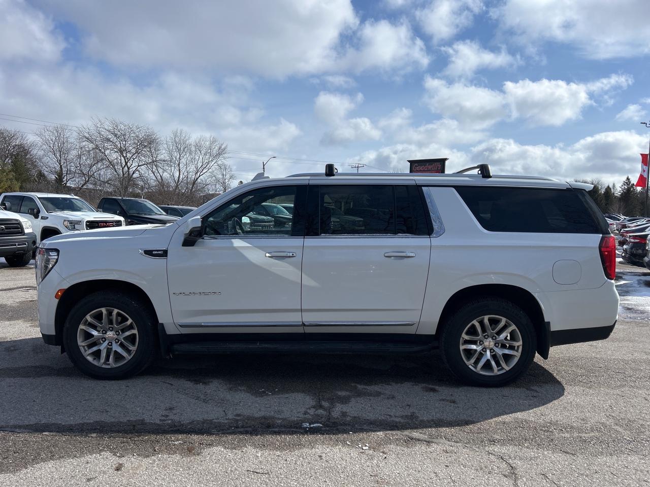 2023 GMC Yukon XL SLT, 7 PASS, SUNROOF, REMOTE START, LEATHER! - Photo #5
