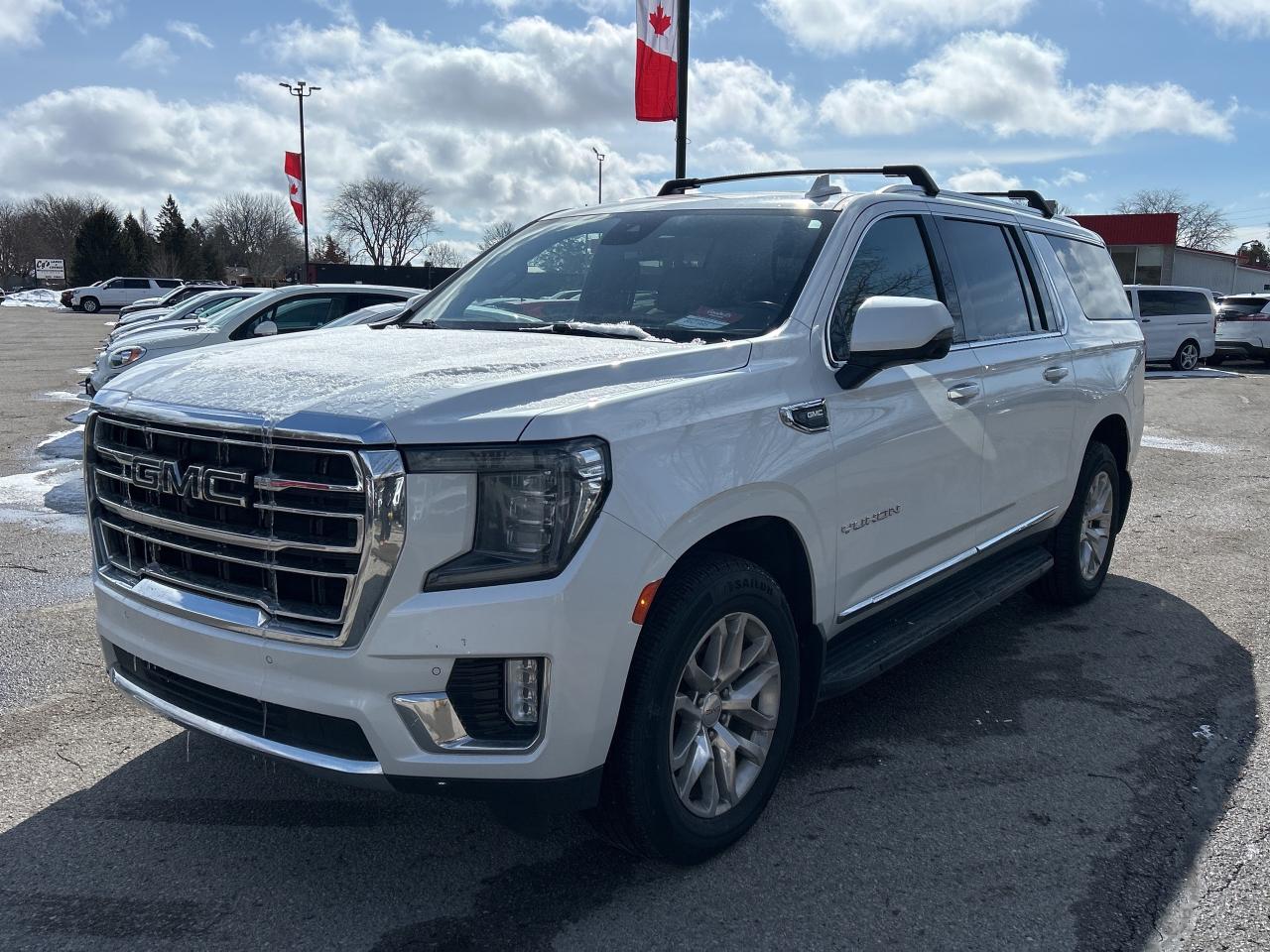 2023 GMC Yukon XL SLT, 7 PASS, SUNROOF, REMOTE START, LEATHER! - Photo #4