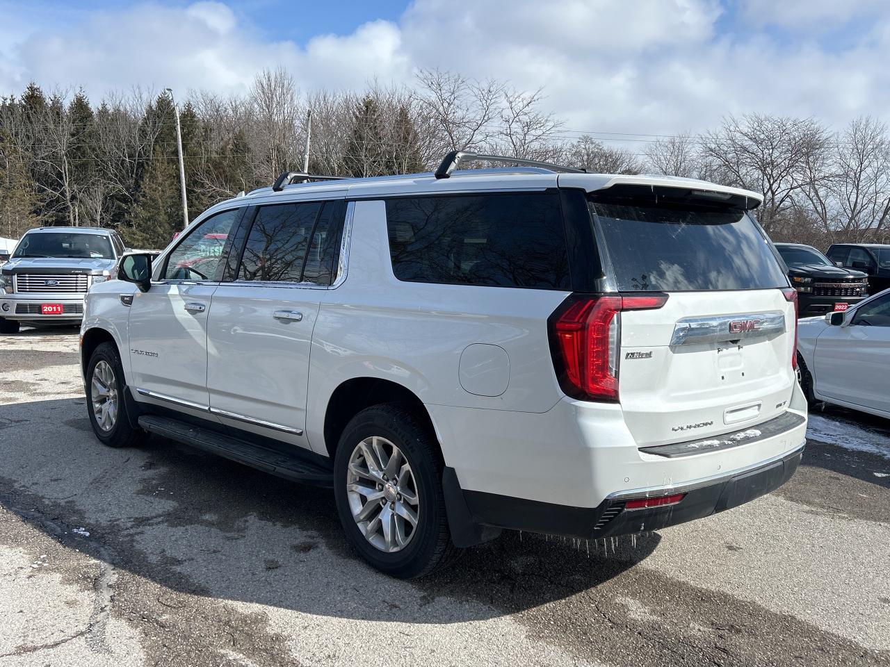 2023 GMC Yukon XL SLT, 7 PASS, SUNROOF, REMOTE START, LEATHER! - Photo #6