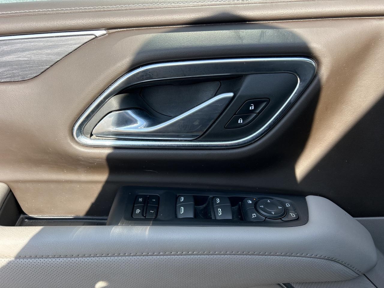 2023 GMC Yukon XL SLT, 7 PASS, SUNROOF, REMOTE START, LEATHER! - Photo #14