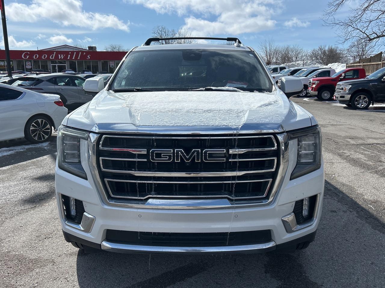 2023 GMC Yukon XL SLT, 7 PASS, SUNROOF, REMOTE START, LEATHER! Photo