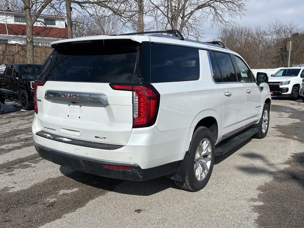 2023 GMC Yukon XL SLT, 7 PASS, SUNROOF, REMOTE START, LEATHER! Photo