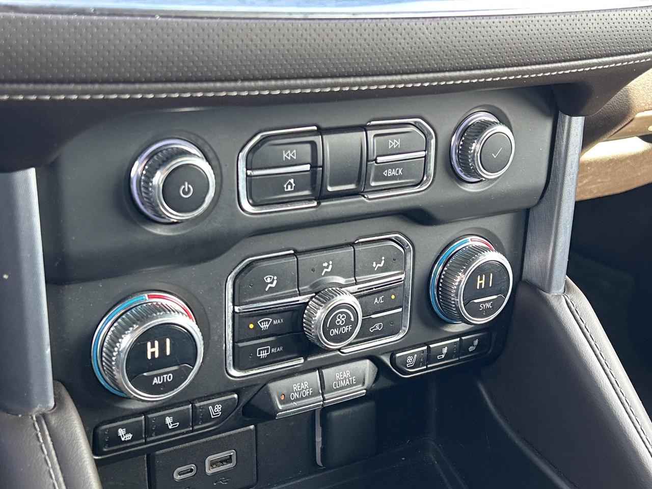 2023 GMC Yukon XL SLT, 7 PASS, SUNROOF, REMOTE START, LEATHER! Photo