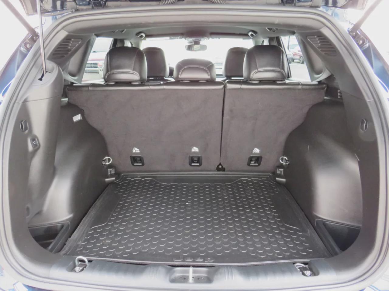 2024 Jeep Compass Limited (**LOW KM!!**ONE OWNER!!**CLEAN TITLE/NO ACCIDENTS!!**ALLOY RIMS**FOG LIGHTS**REMOTE START**LEATHER**NAVIGATION**BLIND SPOT MONITORING**POWER SEATS**360 DEGREE REVERSE CAMERA**PUSH BUTTON START**POWER TAILGATE**WIRELESS CHARGING**HEATED SEATS/STEE Photo