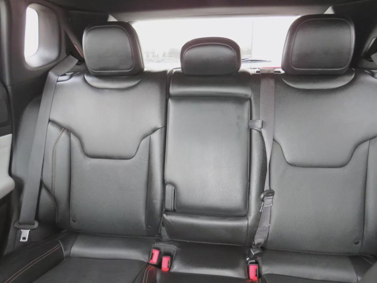 2024 Jeep Compass Limited (**LOW KM!!**ONE OWNER!!**CLEAN TITLE/NO ACCIDENTS!!**ALLOY RIMS**FOG LIGHTS**REMOTE START**LEATHER**NAVIGATION**BLIND SPOT MONITORING**POWER SEATS**360 DEGREE REVERSE CAMERA**PUSH BUTTON START**POWER TAILGATE**WIRELESS CHARGING**HEATED SEATS/STEE Photo