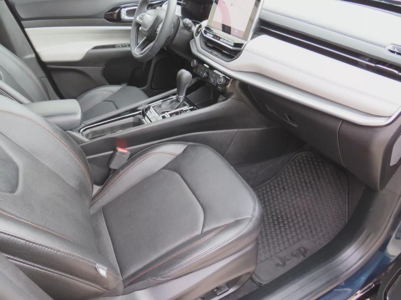 2024 Jeep Compass Limited (**LOW KM!!**ONE OWNER!!**CLEAN TITLE/NO ACCIDENTS!!**ALLOY RIMS**FOG LIGHTS**REMOTE START**LEATHER**NAVIGATION**BLIND SPOT MONITORING**POWER SEATS**360 DEGREE REVERSE CAMERA**PUSH BUTTON START**POWER TAILGATE**WIRELESS CHARGING**HEATED SEATS/STEE Photo