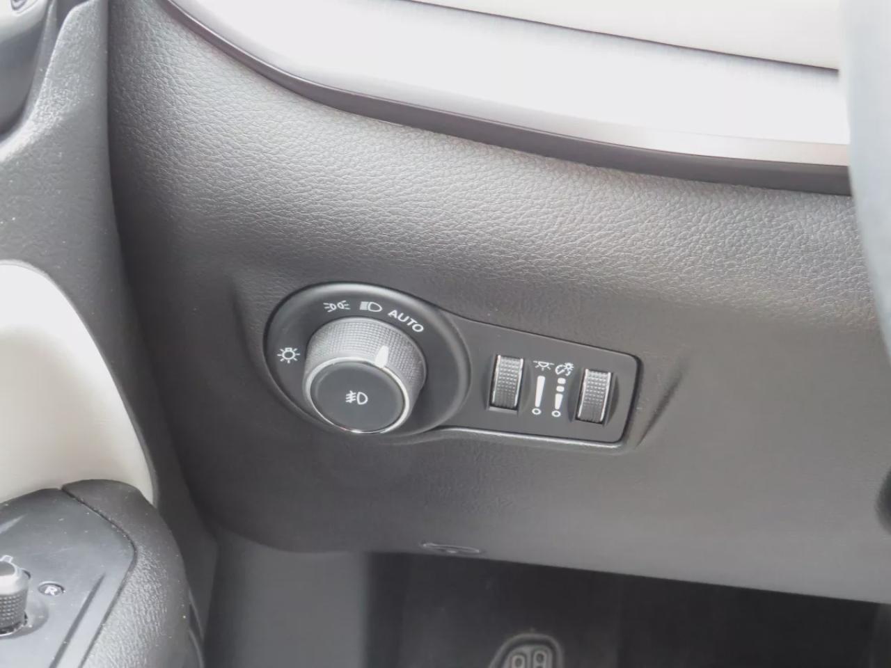 2024 Jeep Compass Limited (**LOW KM!!**ONE OWNER!!**CLEAN TITLE/NO ACCIDENTS!!**ALLOY RIMS**FOG LIGHTS**REMOTE START**LEATHER**NAVIGATION**BLIND SPOT MONITORING**POWER SEATS**360 DEGREE REVERSE CAMERA**PUSH BUTTON START**POWER TAILGATE**WIRELESS CHARGING**HEATED SEATS/STEE Photo