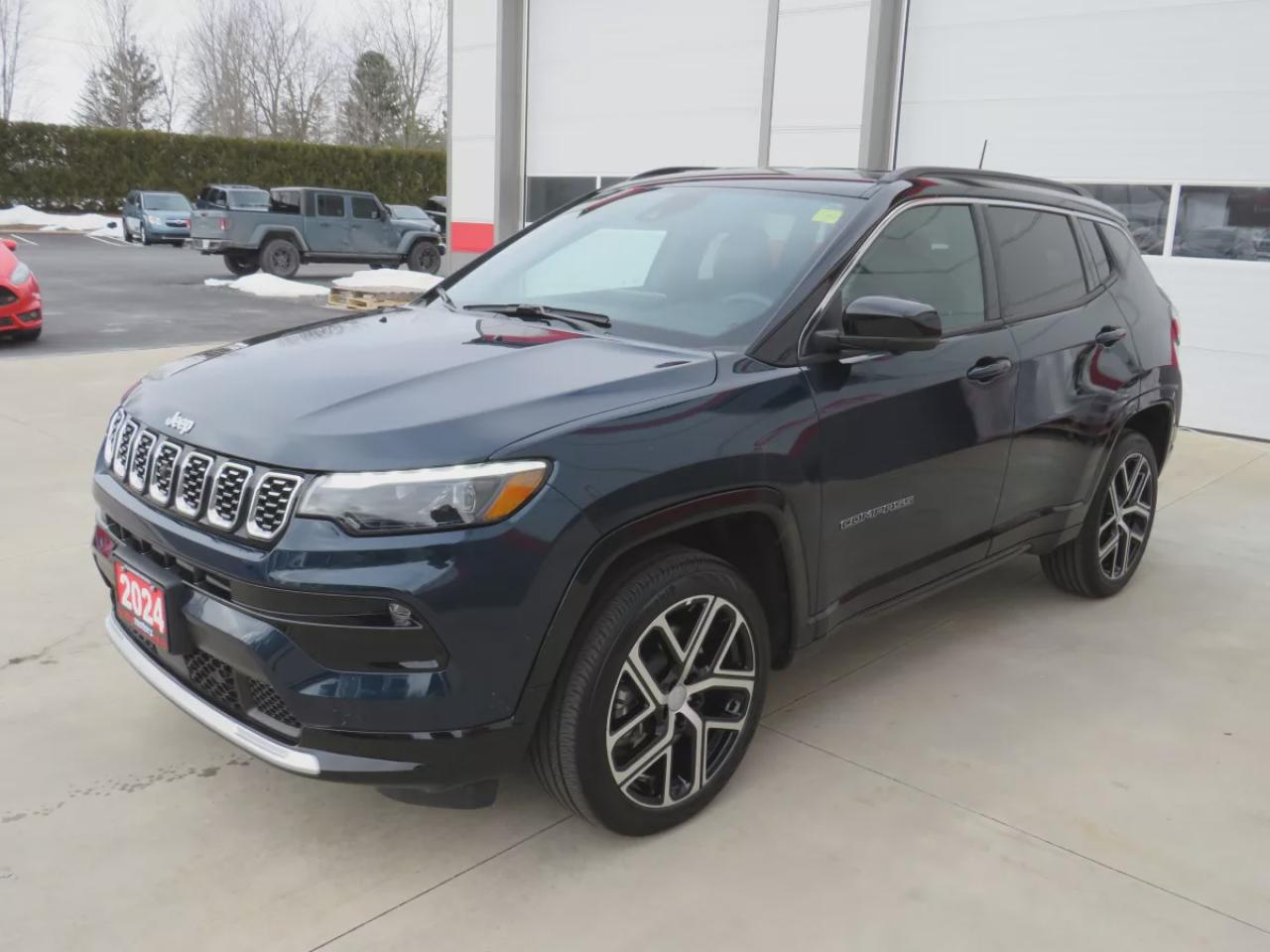 2024 Jeep Compass Limited (**LOW KM!!**ONE OWNER!!**CLEAN TITLE/NO ACCIDENTS!!**ALLOY RIMS**FOG LIGHTS**REMOTE START**LEATHER**NAVIGATION**BLIND SPOT MONITORING**POWER SEATS**360 DEGREE REVERSE CAMERA**PUSH BUTTON START**POWER TAILGATE**WIRELESS CHARGING**HEATED SEATS/STEE Photo