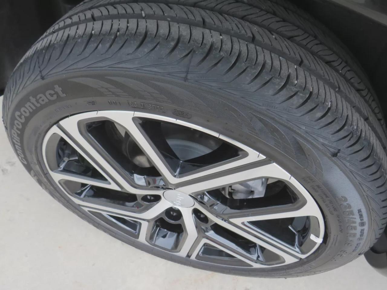 2024 Jeep Compass Limited (**LOW KM!!**ONE OWNER!!**CLEAN TITLE/NO ACCIDENTS!!**ALLOY RIMS**FOG LIGHTS**REMOTE START**LEATHER**NAVIGATION**BLIND SPOT MONITORING**POWER SEATS**360 DEGREE REVERSE CAMERA**PUSH BUTTON START**POWER TAILGATE**WIRELESS CHARGING**HEATED SEATS/STEE Photo