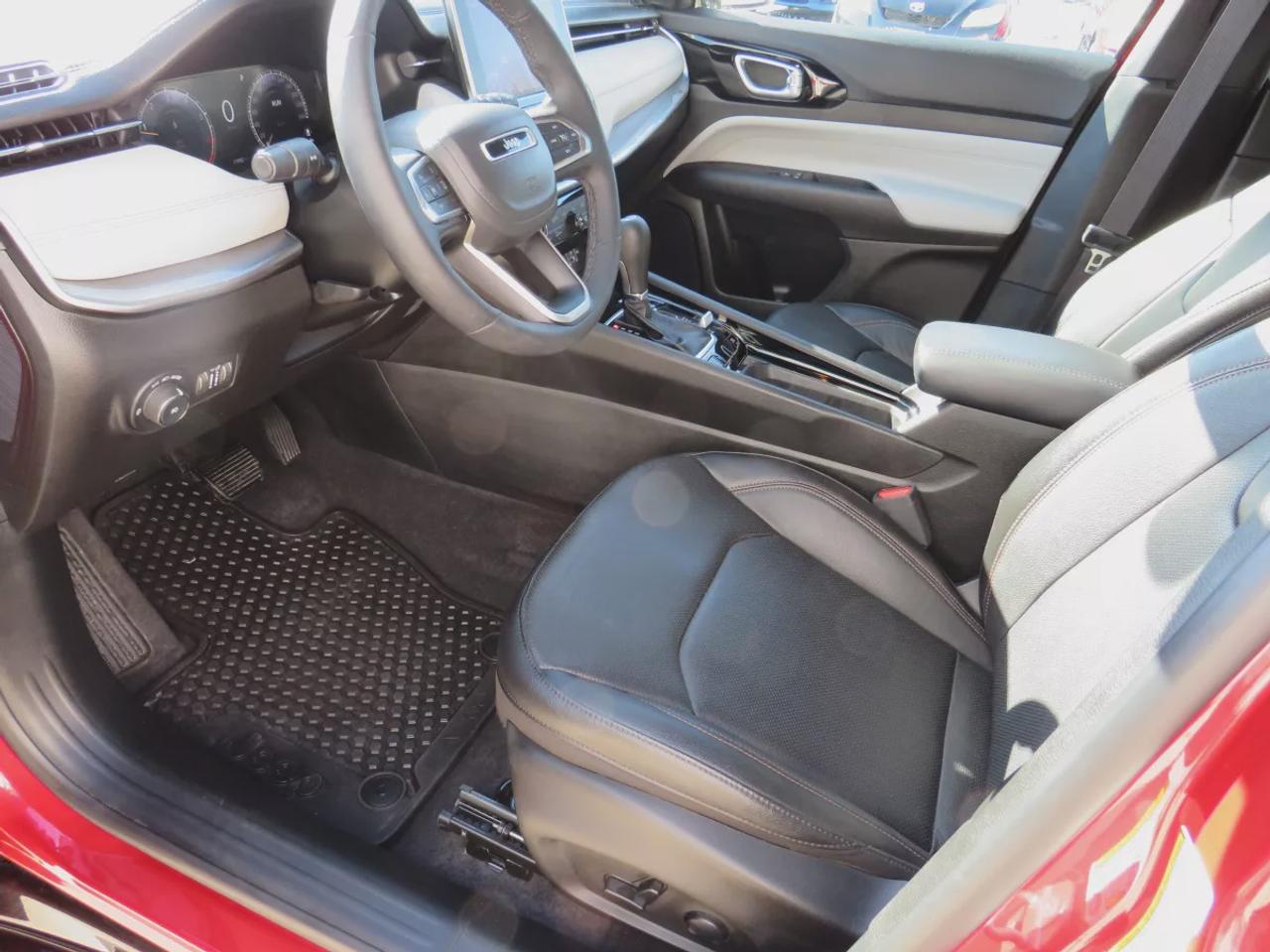 2024 Jeep Compass Limited  | Low Km | Clean Title | No Accidents | Alloy Rims | Fog Lights | Remote Start | Leather | Navigation | Blind Spot Monitoring | Power Seats | 360 Degree Reverse Camera | Push Button Start | Power Tailgate | Wireless Charging | Heated Seats Photo3