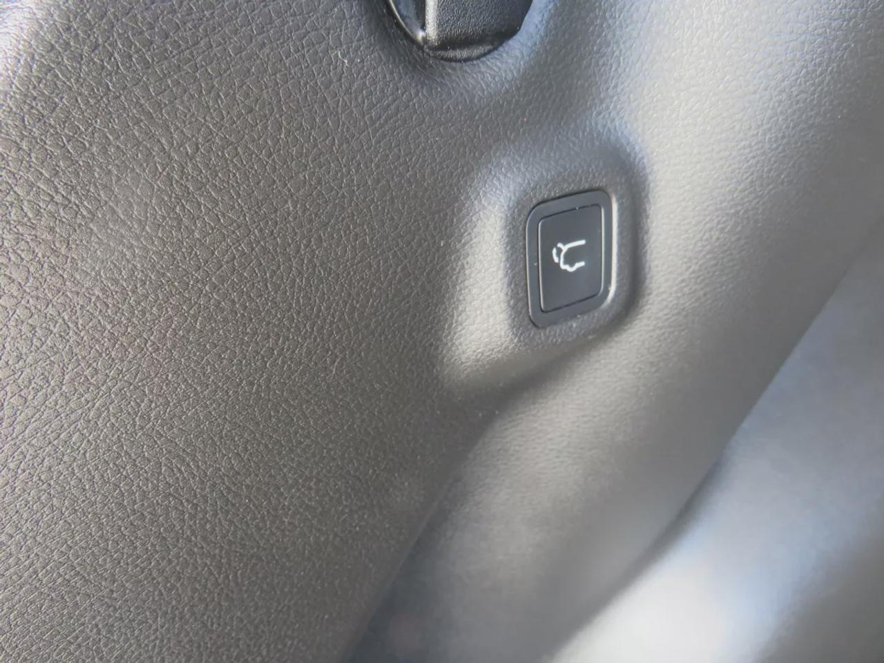 2024 Jeep Compass Limited  | Low Km | Clean Title | No Accidents | Alloy Rims | Fog Lights | Remote Start | Leather | Navigation | Blind Spot Monitoring | Power Seats | 360 Degree Reverse Camera | Push Button Start | Power Tailgate | Wireless Charging | Heated Seats Photo