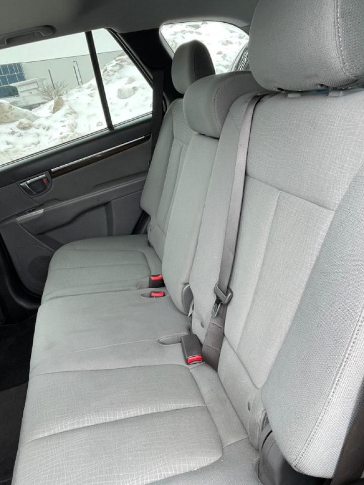 2012 Hyundai Santa Fe All-wheel Drive 4dr I4 Automatic GL Premium Photo