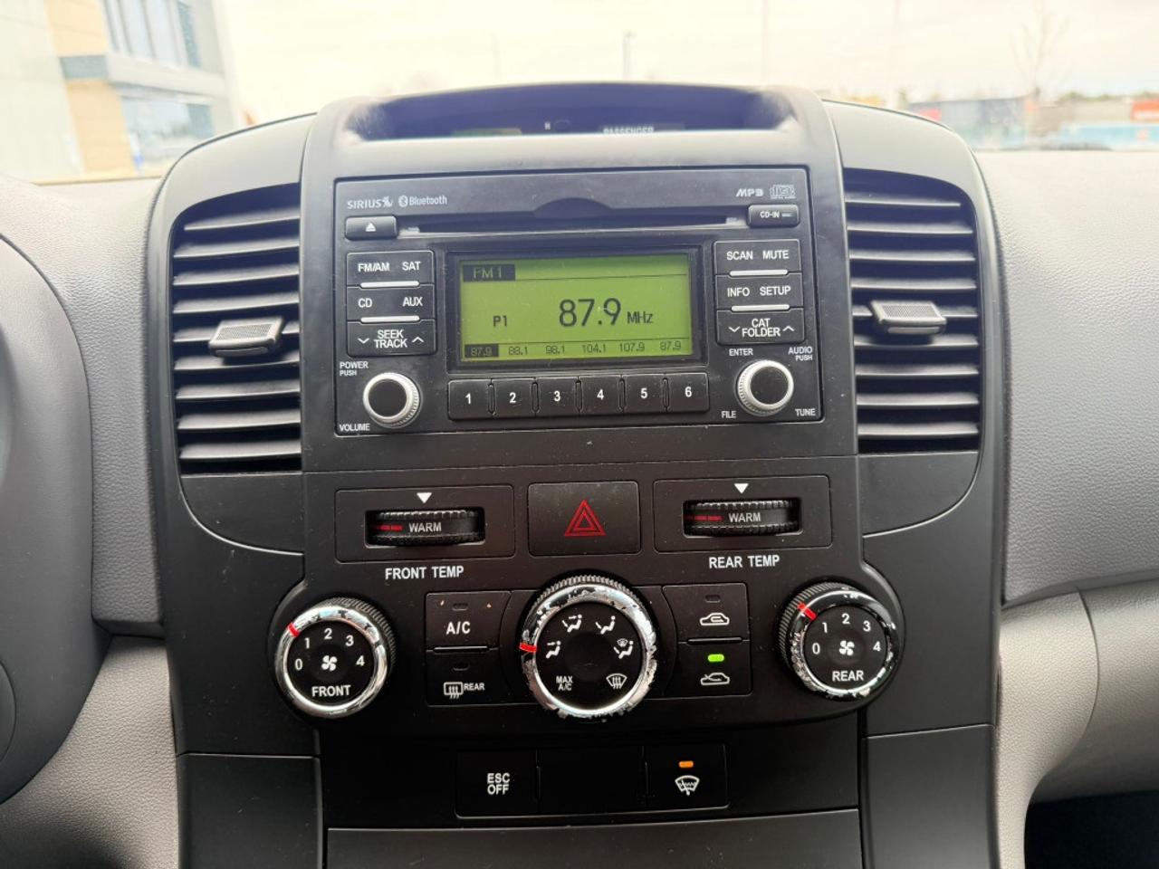 2014 Kia Sedona LX Passenger Van Automatic Photo