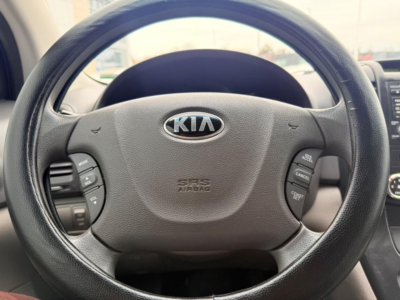 2014 Kia Sedona LX Passenger Van Automatic Photo