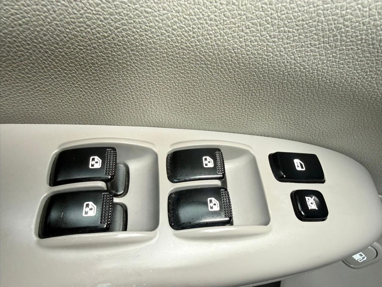 2014 Kia Sedona LX Passenger Van Automatic Photo