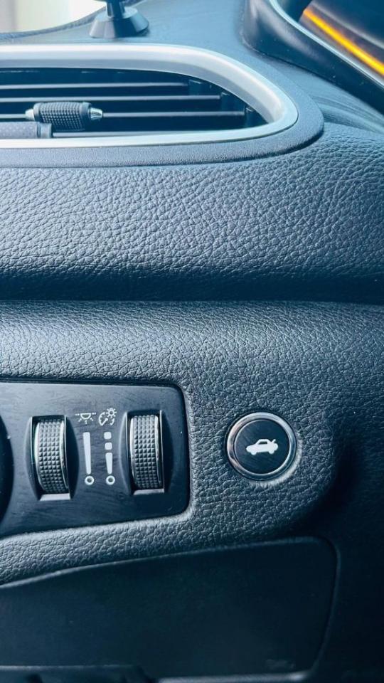 2016 Chrysler 200 LX 4dr Front-wheel Drive Sedan Automatic Photo