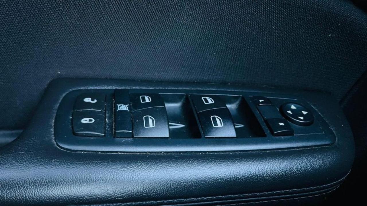 2016 Chrysler 200 LX 4dr Front-wheel Drive Sedan Automatic Photo