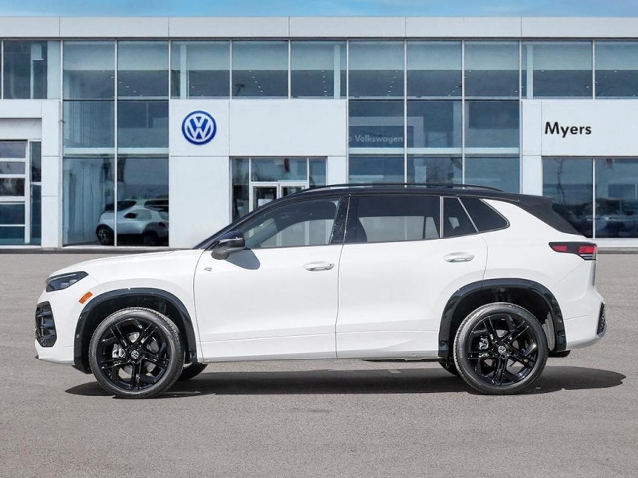 2026 Volkswagen Tiguan Comfortline R-Line Black Edition Photo