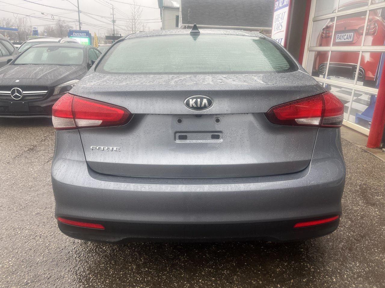 2017 Kia Forte LX Photo4