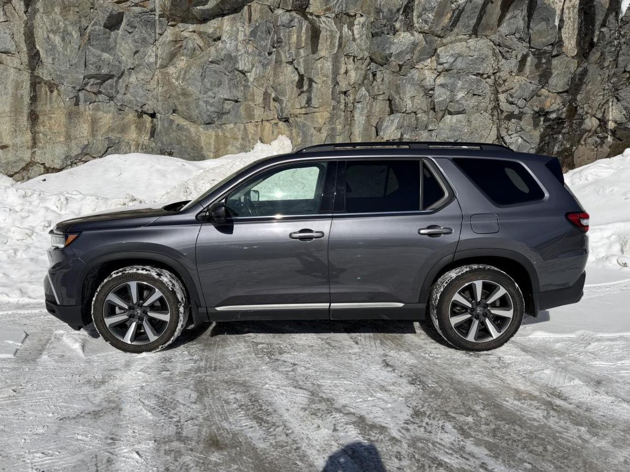 2024 Honda Pilot Touring AWD Photo3