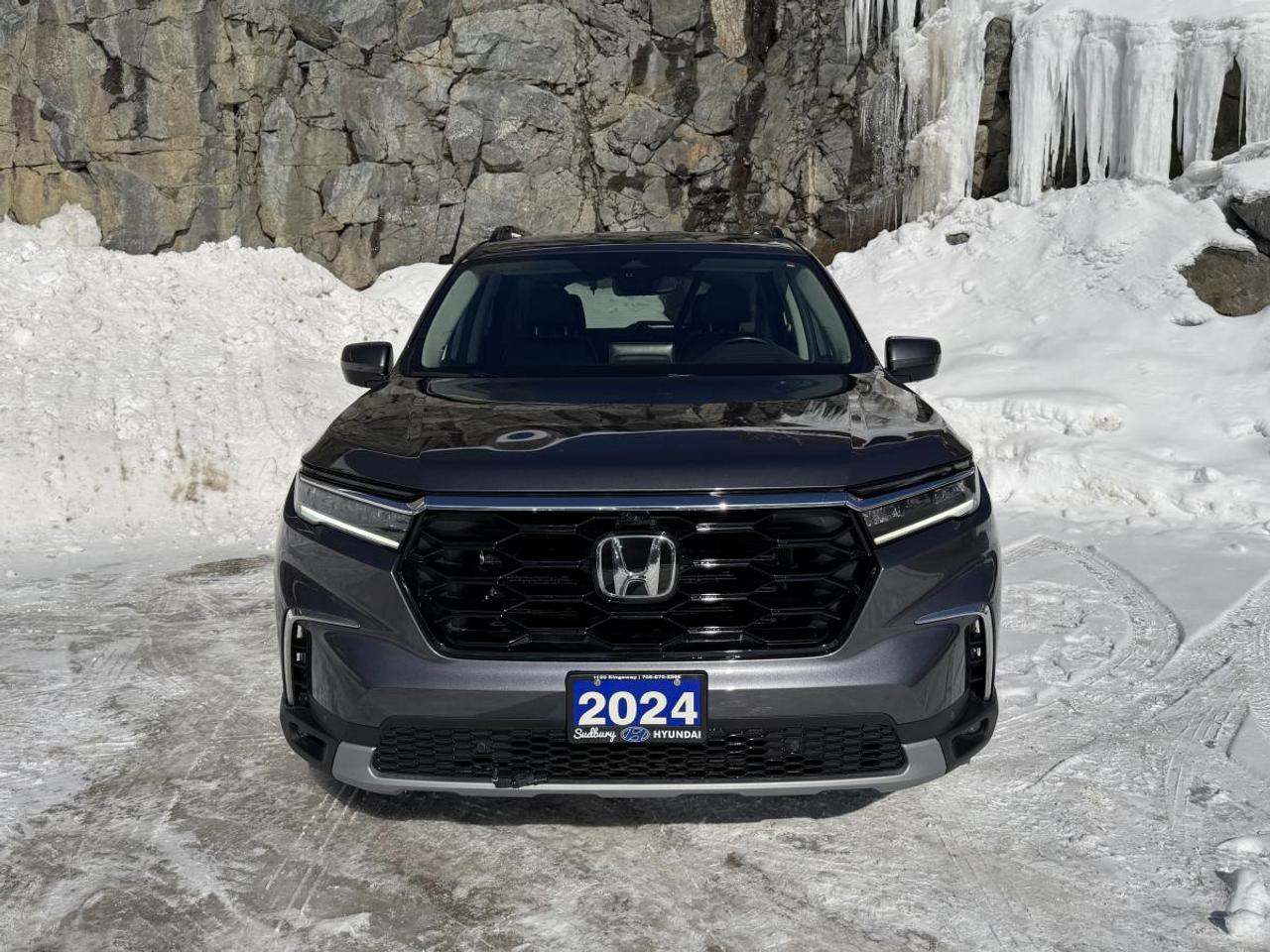2024 Honda Pilot Touring AWD Photo2