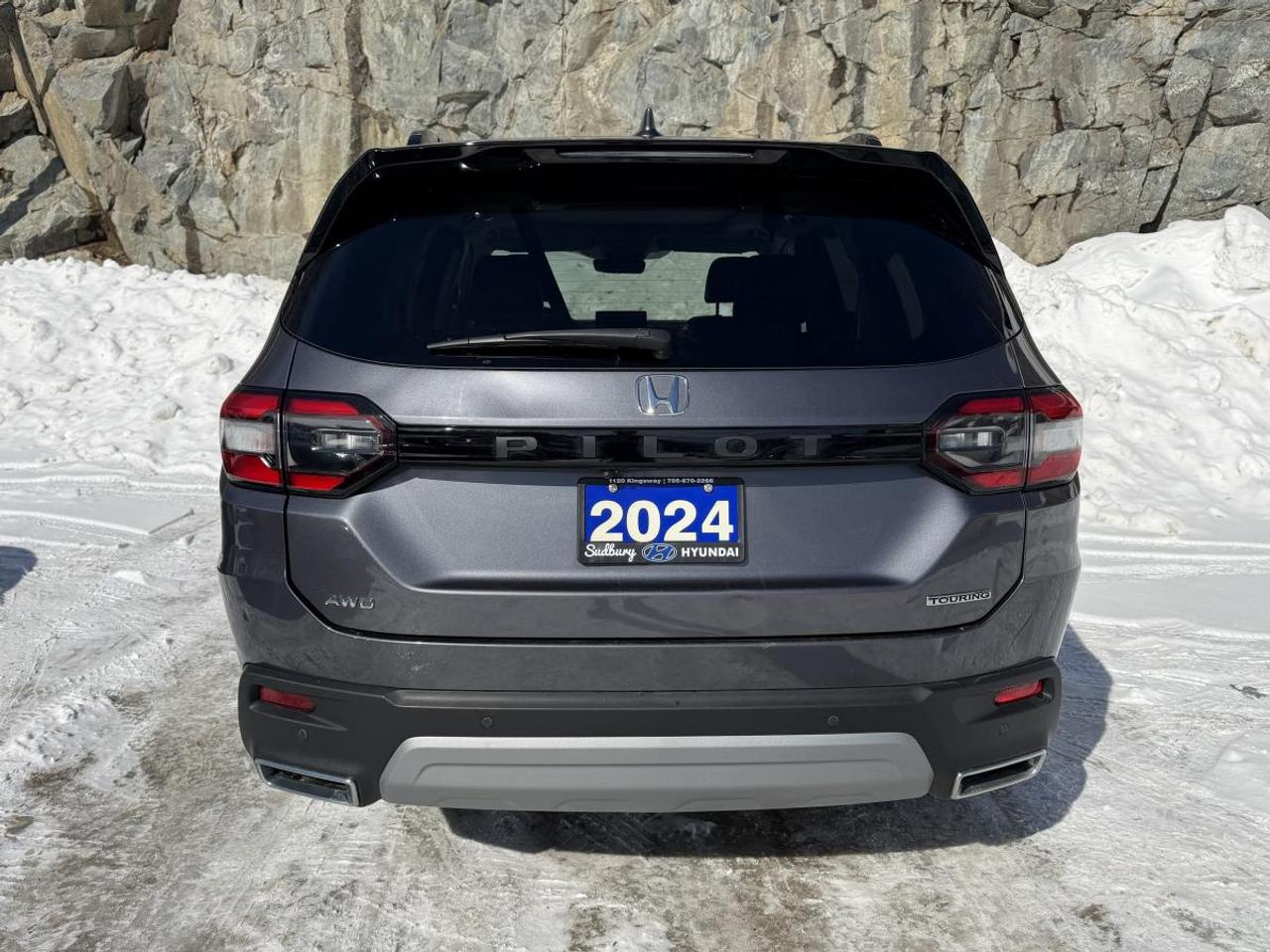 2024 Honda Pilot Touring AWD Photo4