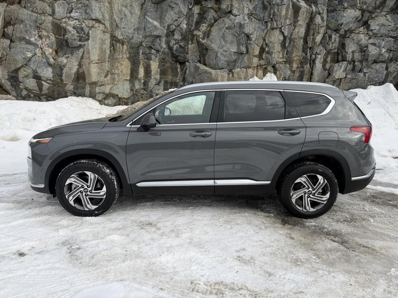 2023 Hyundai Santa Fe Preferred AWD Photo3