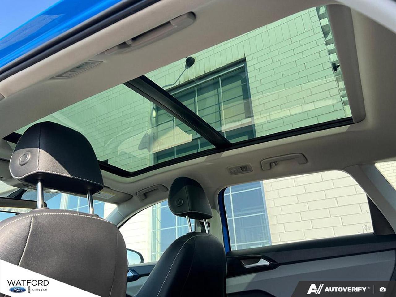 2022 Volkswagen Taos Comfortline 4Motion Photo