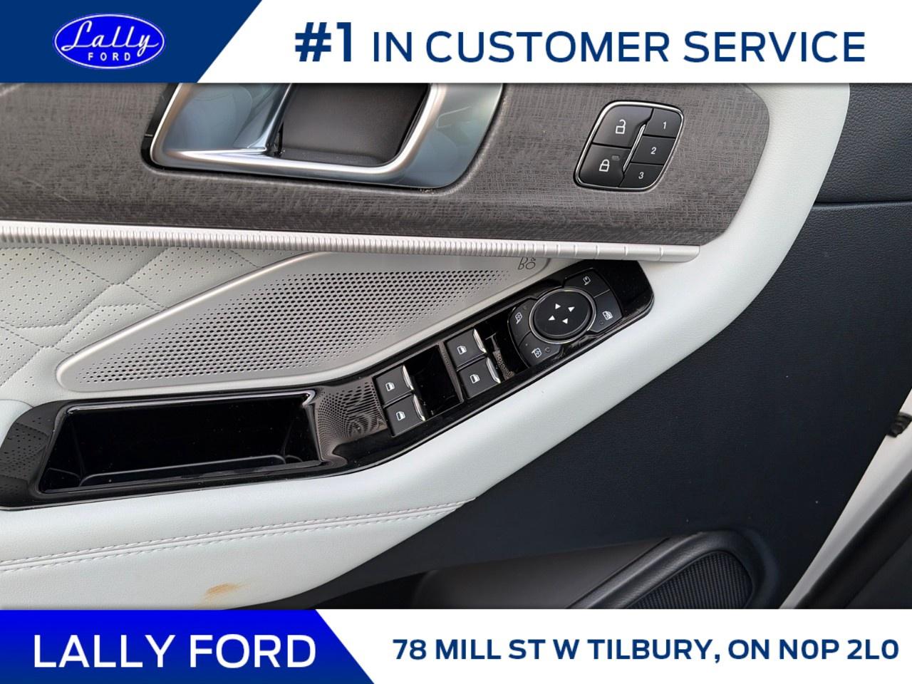 2026 Ford Explorer Platinum 4WD Photo