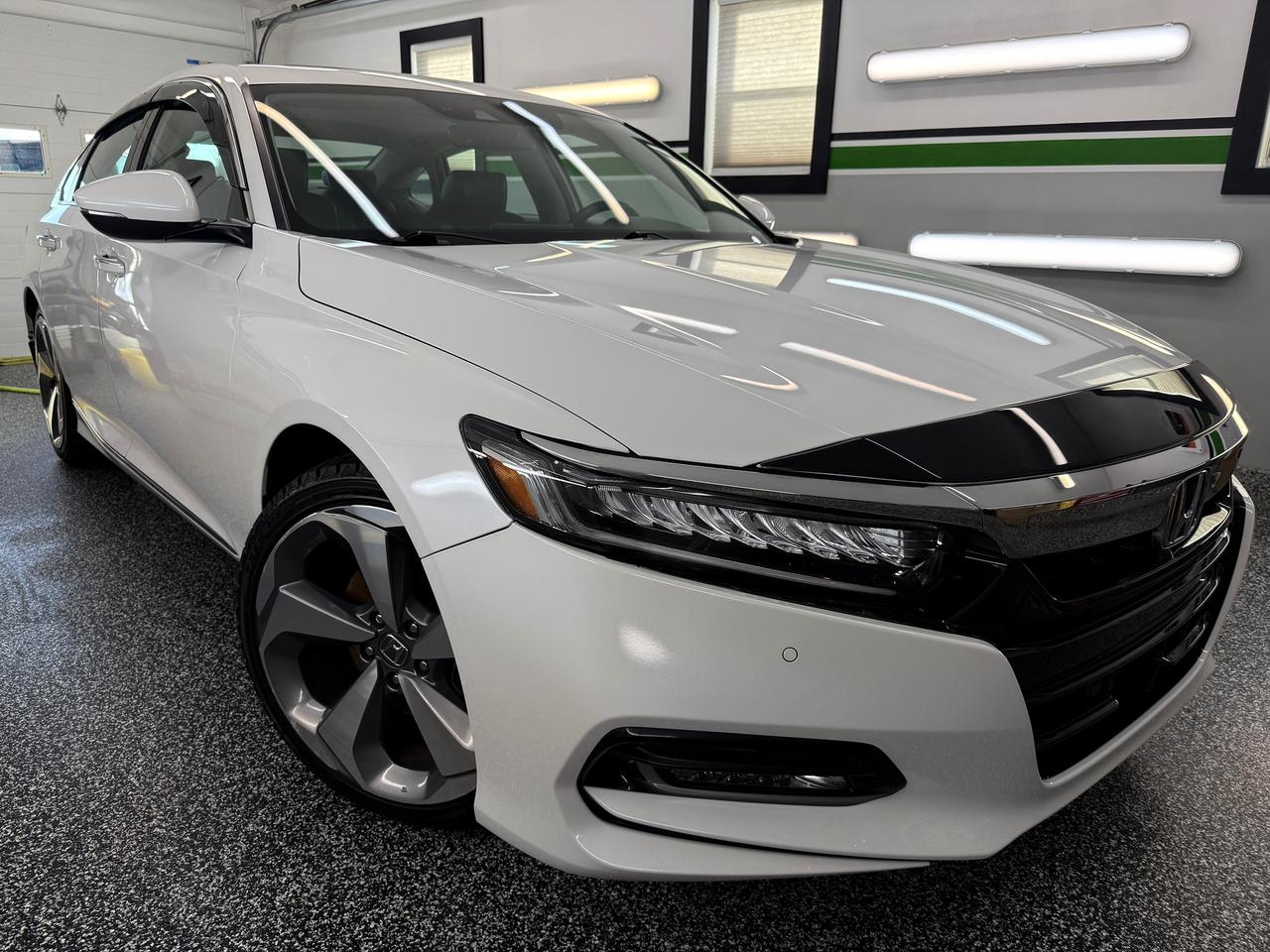 2018 Honda Accord Touring 2.0 - Photo #1