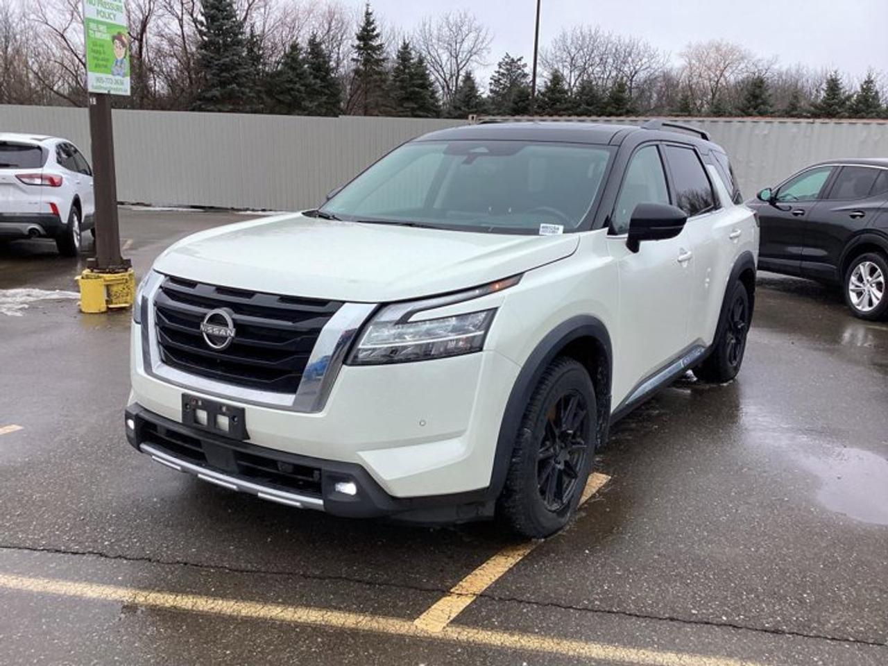 2022 Nissan Pathfinder Platinum 4WD | No accidents | One owner Photo