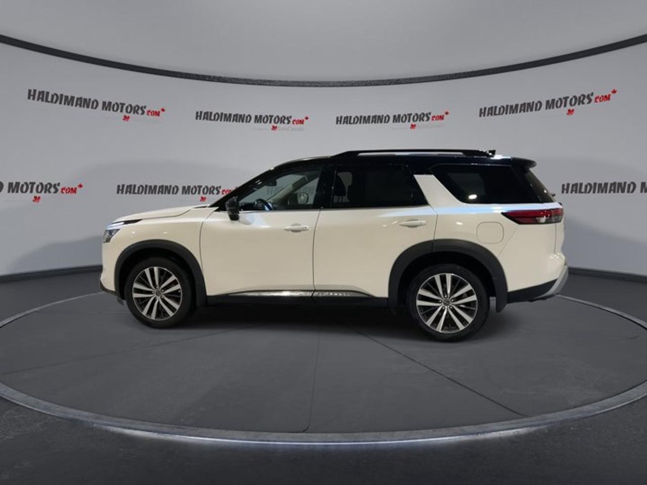 2022 Nissan Pathfinder Platinum 4WD | No accidents | One owner Photo4