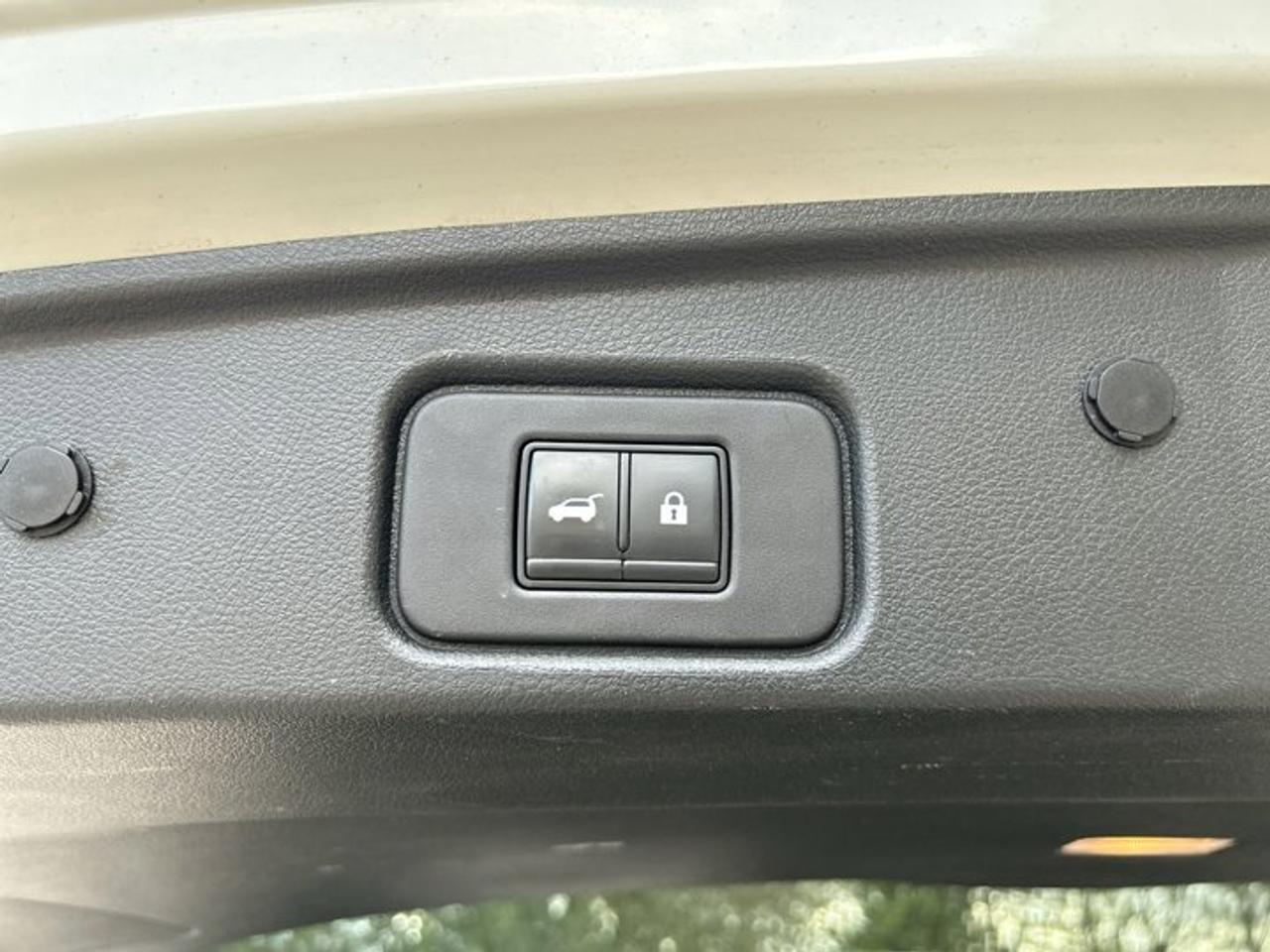 2022 Nissan Pathfinder Platinum 4WD | No accidents | One owner Photo