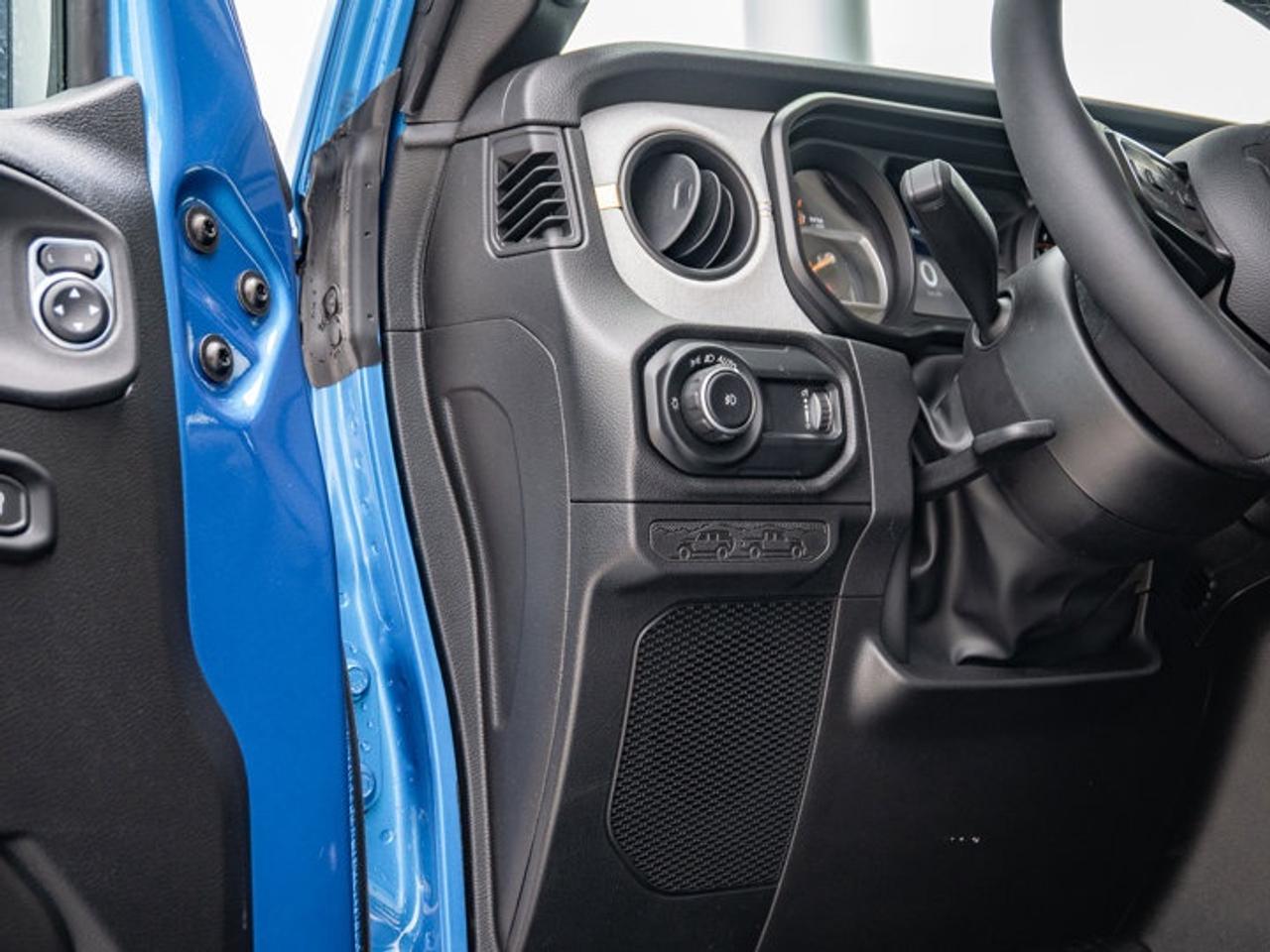 2025 Jeep Wrangler Willys Photo