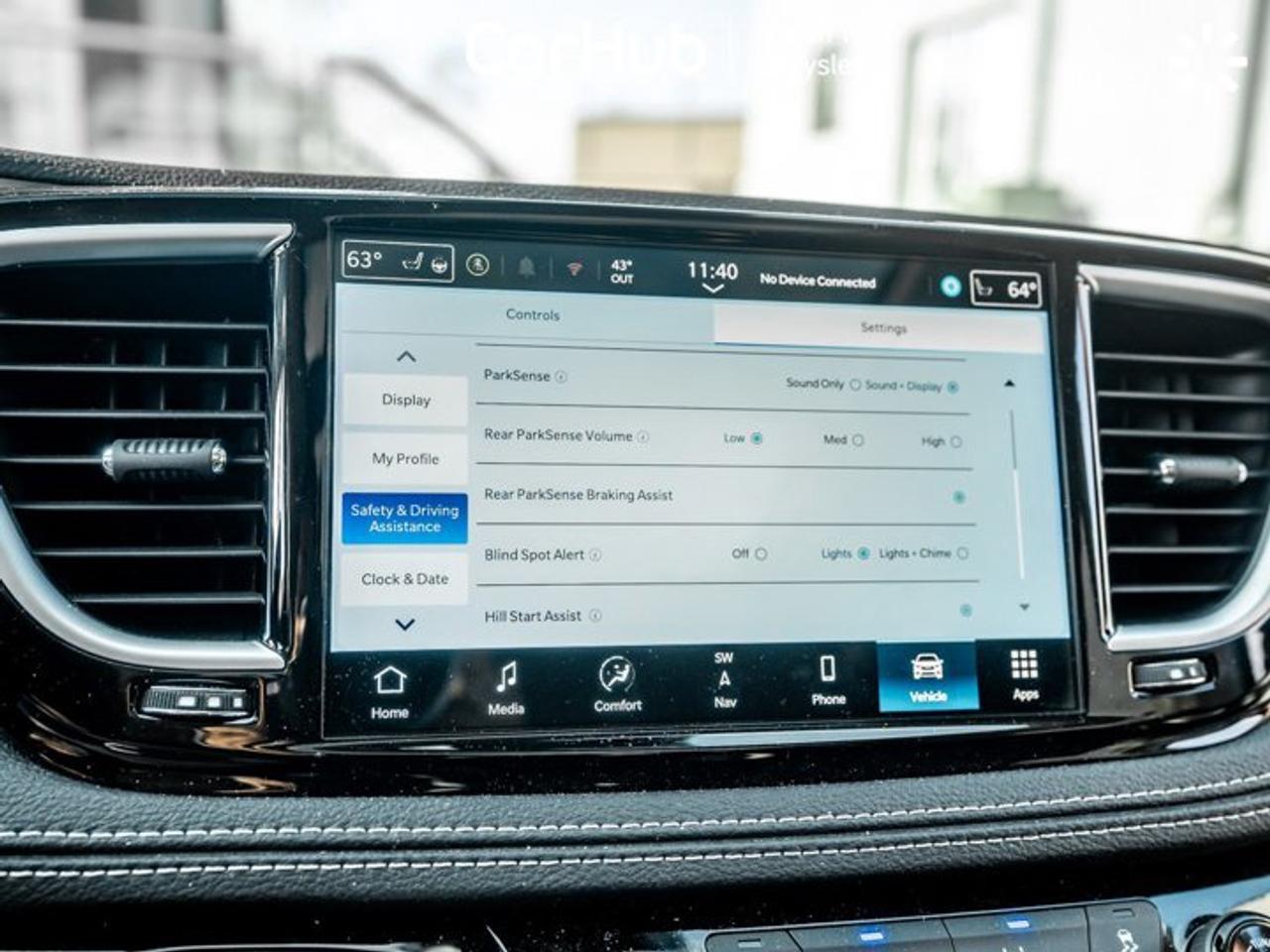 2024 Chrysler Pacifica Limited Panoroof Navi Remote Start Heated Vented Seats Photo