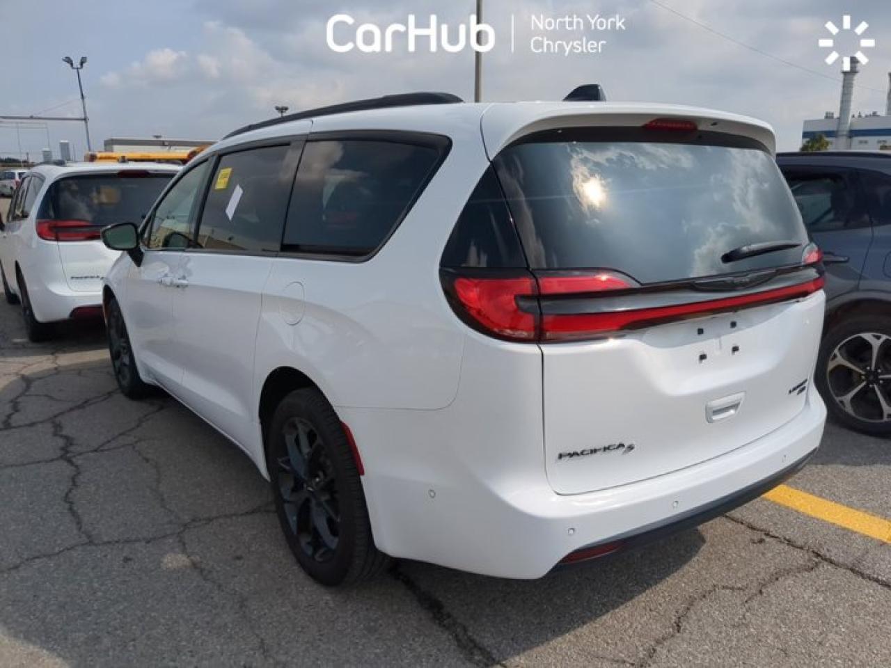 2024 Chrysler Pacifica Limited AWD S Appearance Package Uconnect Theater Family Group Photo4