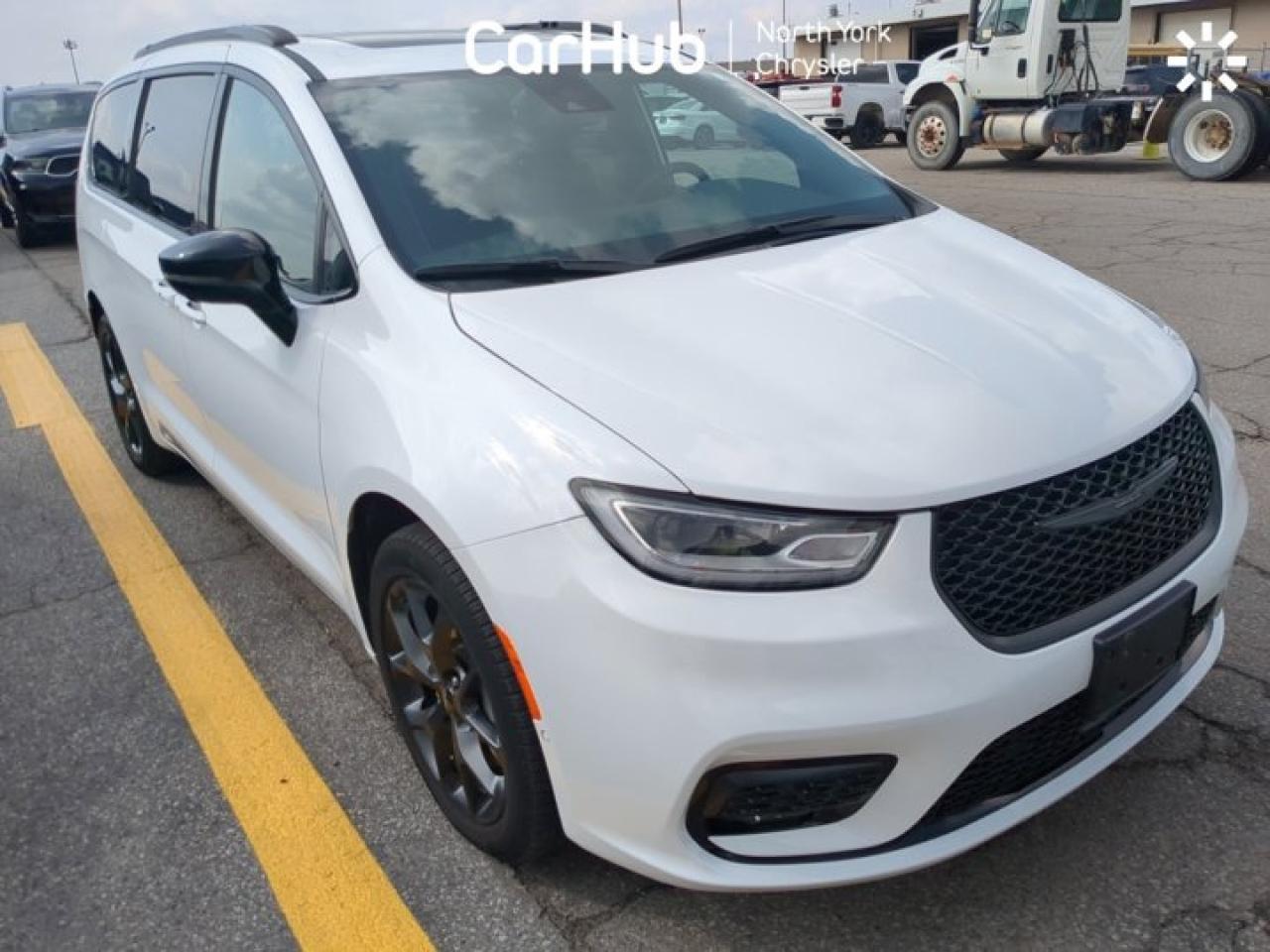 2024 Chrysler Pacifica Limited AWD S Appearance Package Uconnect Theater Family Group Photo