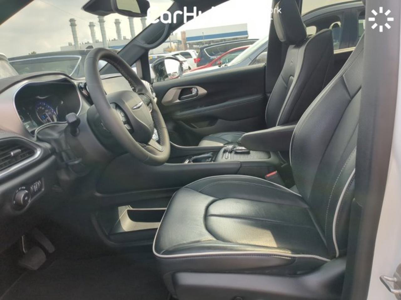 2024 Chrysler Pacifica Limited AWD S Appearance Package Uconnect Theater Family Group Photo