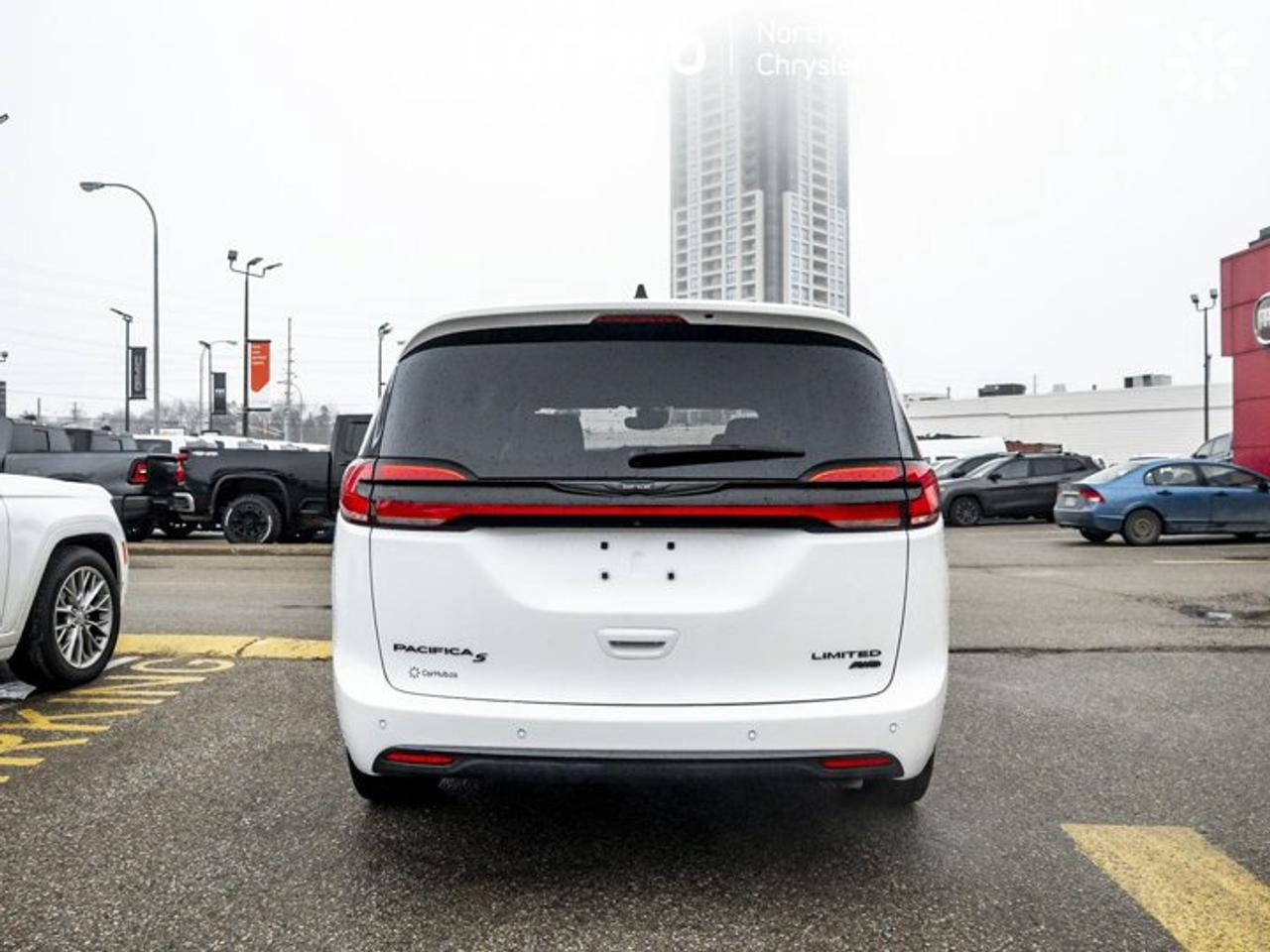 2024 Chrysler Pacifica Limited AWD S Appearance Package Uconnect Theater Family Group Photo