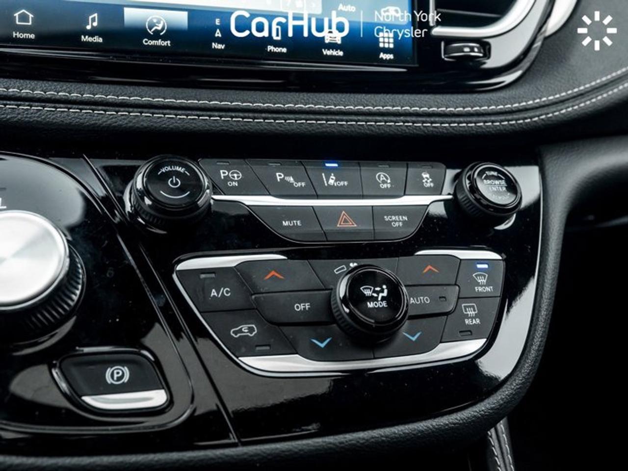 2024 Chrysler Pacifica Limited AWD S Appearance Package Uconnect Theater Family Group Photo