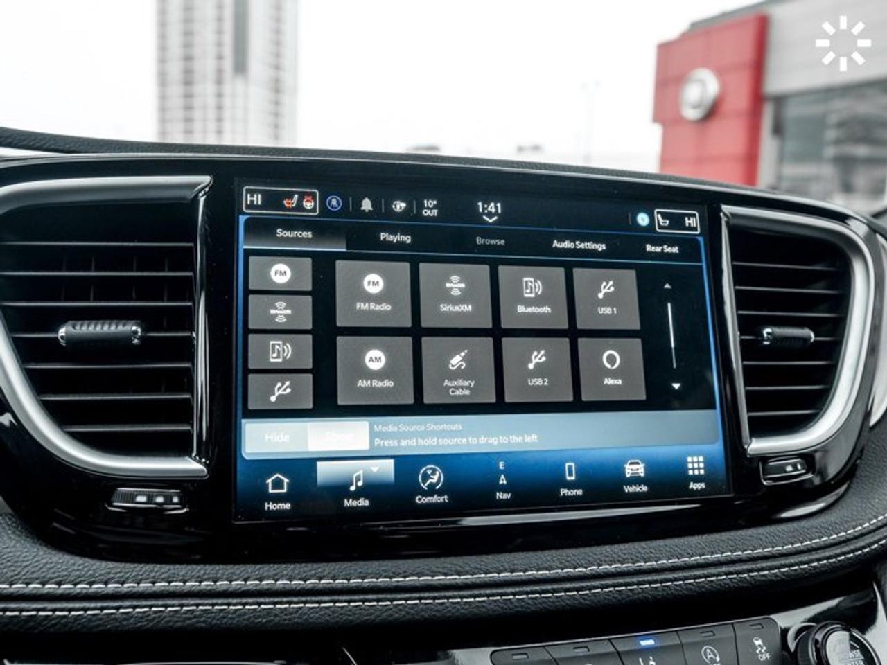 2024 Chrysler Pacifica Limited AWD S Appearance Package Uconnect Theater Family Group Photo