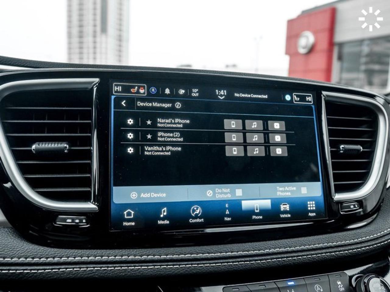 2024 Chrysler Pacifica Limited AWD S Appearance Package Uconnect Theater Family Group Photo