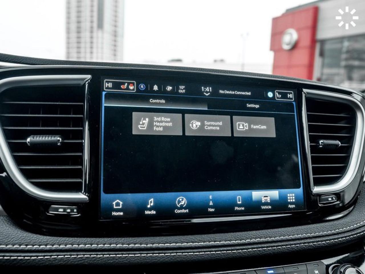 2024 Chrysler Pacifica Limited AWD S Appearance Package Uconnect Theater Family Group Photo