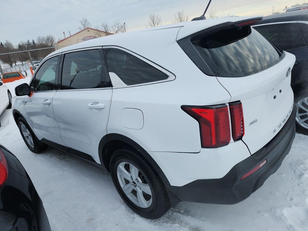 2021 Kia Sorento LX Premium , AWD,  7.pass Photo2