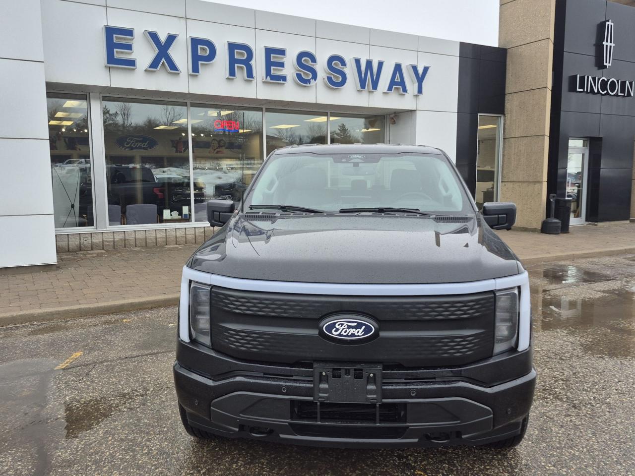 2025 Ford F-150 Lightning FLASH! EXTENDED RANGE! 20" RIMS, CLEAN CAR FAX! Photo